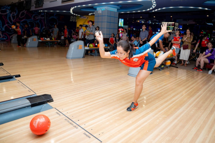 [Hội thao CB-GV-NV HUTECH 2024] Cúp vàng bộ môn Bowling đã xác định chủ nhân 42