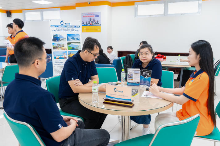 Sinh viên Khoa Trung Quốc học tham gia phỏng vấn trực tiếp cùng nhà tuyển dụng 94