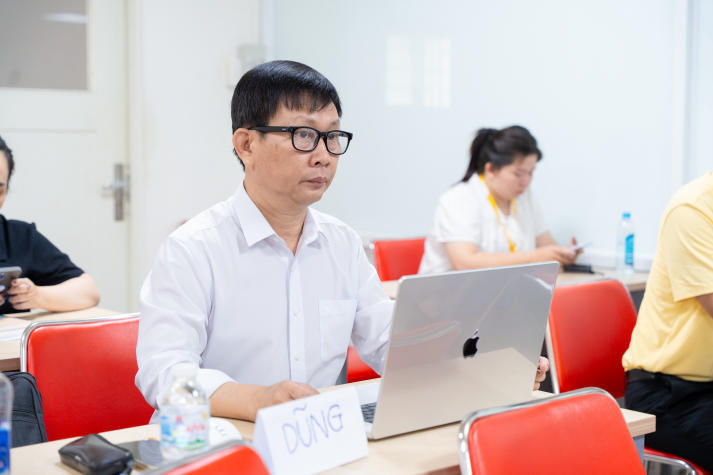 Giảng viên Khoa Công nghệ thông tin nâng cao năng lực viết và công bố nghiên cứu quốc tế 56