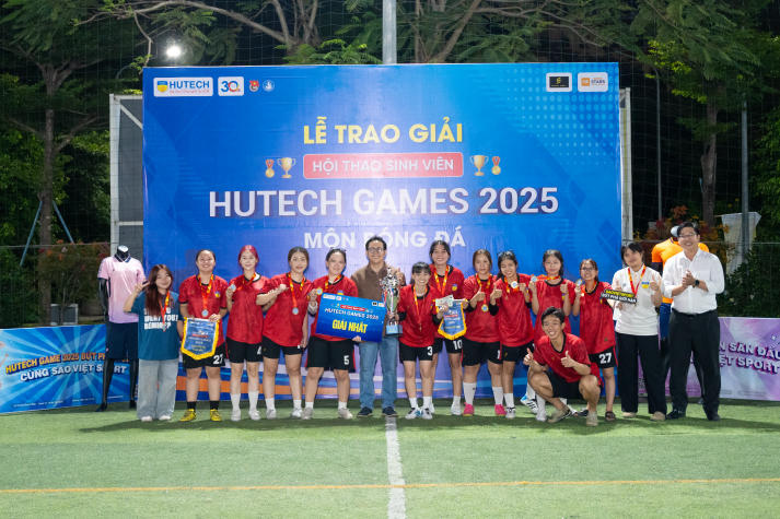 [HUTECH GAMES 2025] Vô địch Bóng đá nam, nữ gọi tên Viện Văn hoá - Nghệ thuật - Thể thao và Khoa Quản trị kinh doanh 260
