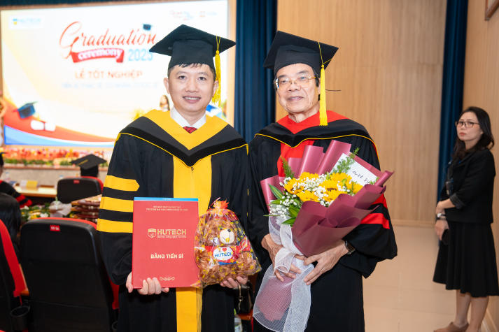 Các tân khoa HUTECH và hành trình học tập không ngừng nghỉ 46