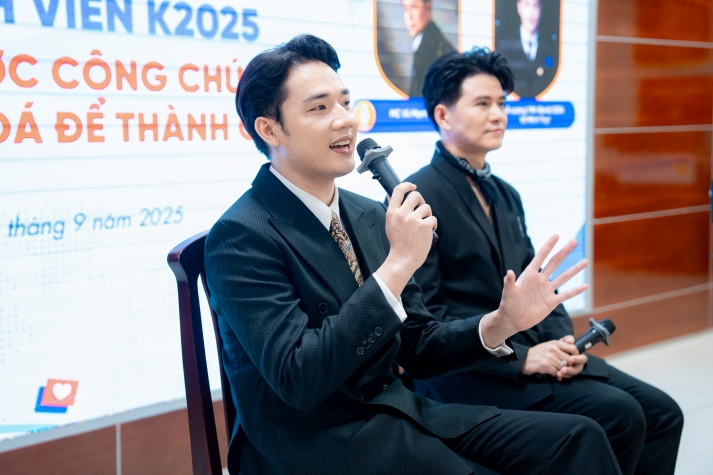 [Video] Á vương Mr World 2024 và MC Vũ Mạnh Cường truyền bí quyết nói trước công chúng cho tân sinh viên HUTECH 54