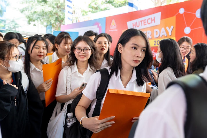 [Video] Hơn 5.200 đầu việc hấp dẫn cho sinh viên tại “HUTECH Career Day 2024” 124