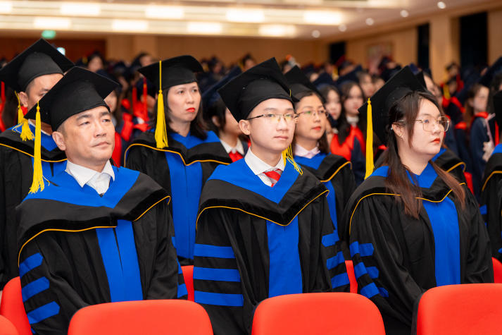 Lễ trao bằng tốt nghiệp HUTECH: “Hãy tiếp tục vững bước chinh phục những đỉnh cao mới” 32