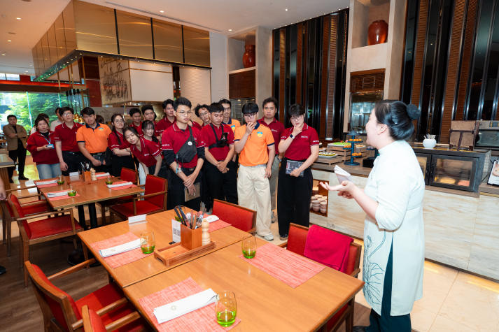 [Ảnh] Chạm tiêu chuẩn 5 sao tại Sheraton Hotel cùng sinh viên I-HUTECH 18