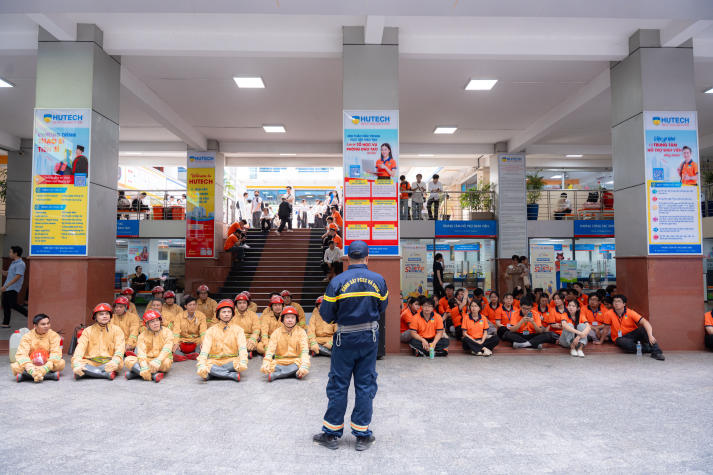 Diễn tập PCCC & CNCH, HUTECH chủ động bảo đảm an toàn học đường 10