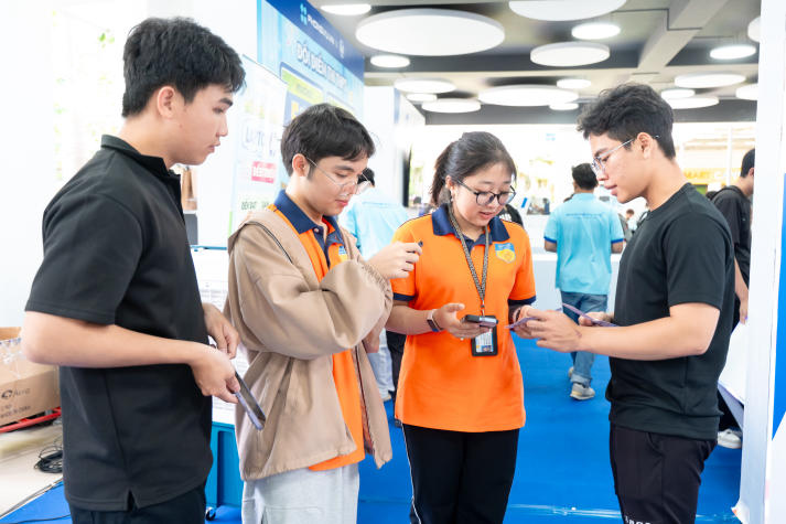 [Video] Khơi nguồn cảm hứng từ công nghệ, tân binh IT-ers HUTECH tự tin bắt đầu hành trình mới 193