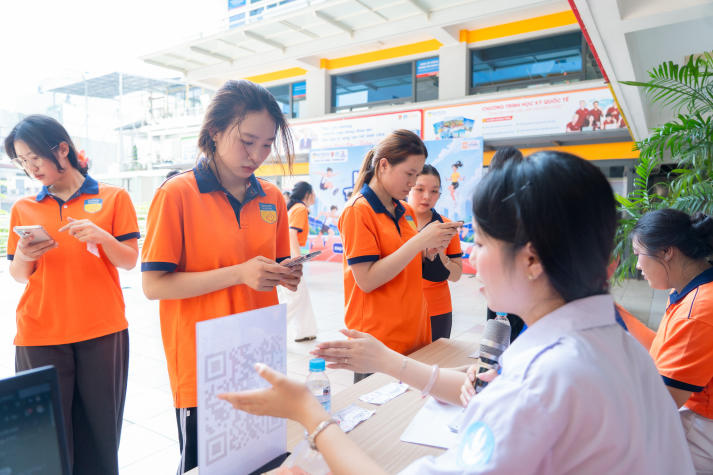 Sinh viên Khoa Tài chính - Thương mại bứt phá thể lực tại Ngày hội Thanh niên khỏe 94