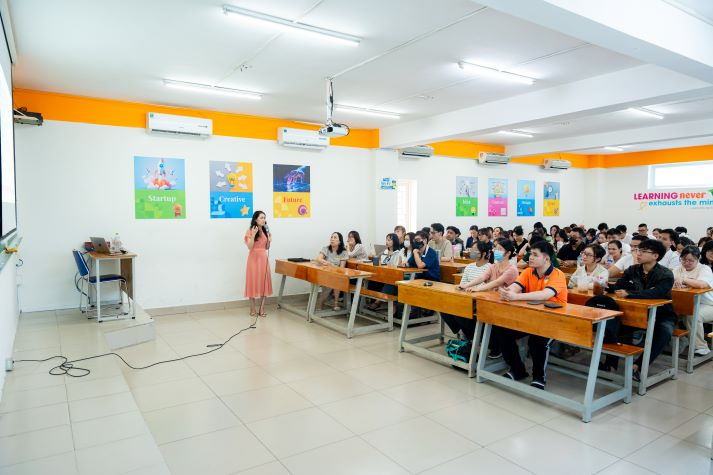 Sinh viên Khoa Tiếng Anh phá vỡ khuôn mẫu, mở rộng tư duy với văn học Mỹ hiện đại 51