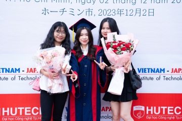 [Video] Tân Cử nhân, Kỹ sư Viện Công nghệ Việt - Nhật HUTECH tốt nghiệp trong niềm hân hoan và xúc động 173