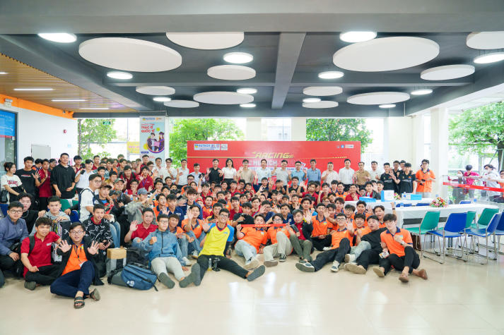 [Video] Hơn 130 “chiến mã” tranh tài tại trường đua Chung kết RACING HUTECH 2025 23