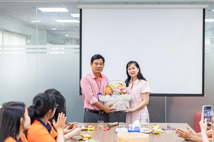 Sinh viên Công nghệ thực phẩm khám phá "bí mật" bánh bông lan Hura tại Nhà máy Bibica Miền Tây 8