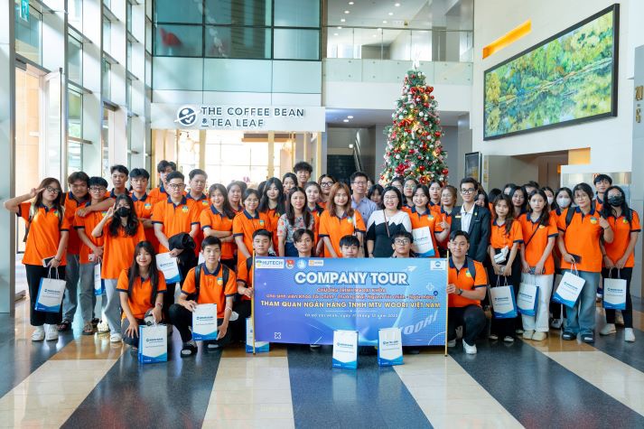 Sinh viên Khoa Tài chính - Thương mại tham quan thực tế tại Ngân hàng Woori Việt Nam 76