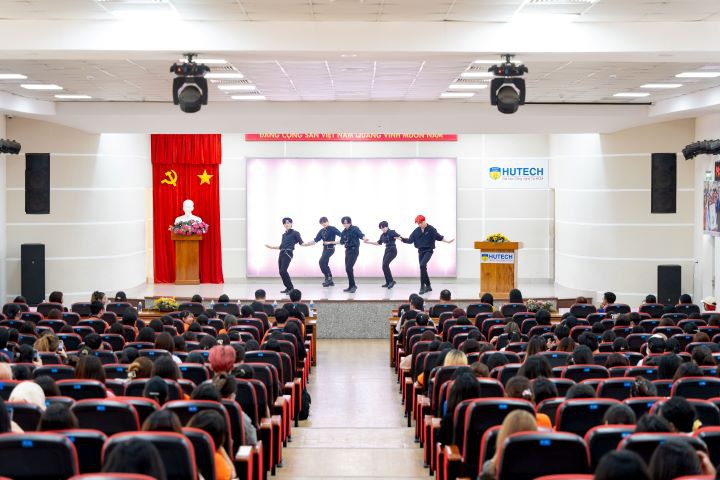 Khoa Hàn Quốc học HUTECH chào đón tân sinh viên bước vào hành trình mới 10