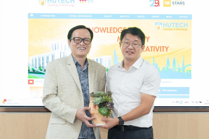 HUTECH Faculty of Korean Studies welcomed Director of the Korean Language Center in Ho Chi Minh City 34