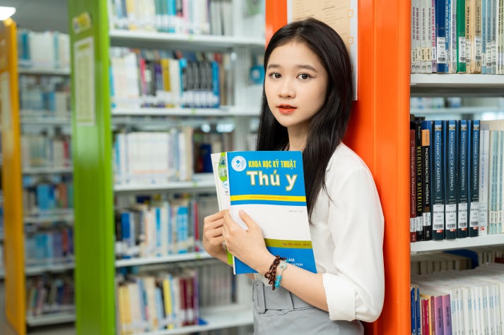 [Ảnh] Trai tài gái sắc HUTECH tự tin “show” nét đẹp năng động đậm chất Gen Z tại đa sân chơi 118