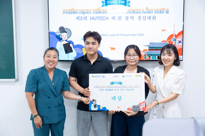 [Video] Trong cabin phiên dịch, sinh viên Hàn Quốc học thử sức với áp lực nghề thật 207