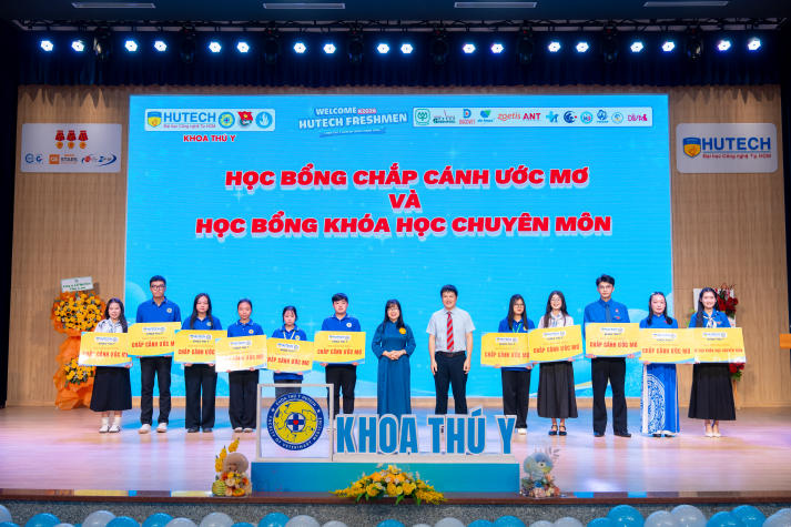 Tân sinh viên Khoa Thú y khởi đầu chặng đường đại học bằng tri thức, công nghệ và lòng trắc ẩn 58