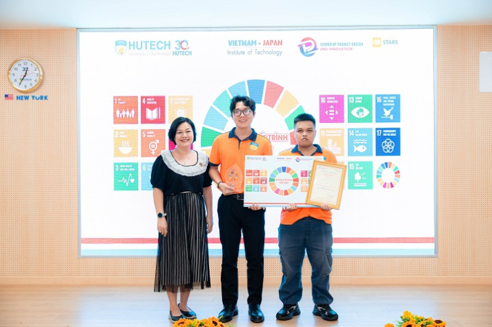 Poster presentation highlights HUTECH and CMU students’ innovation in environmental and technological solutions 139