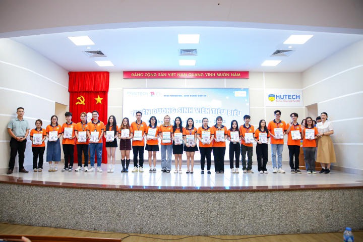 Khoa Marketing - Kinh doanh quốc tế tuyên dương 659 sinh viên tiêu biểu HKI năm học 2022 - 2023 99