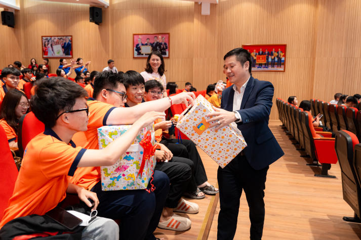 Khoa Quản trị kinh doanh chào đón tân sinh viên khoá 2025: Sẵn sàng hội nhập, vững bước tương lai 98