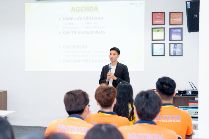 Sinh viên ngành Logistic tìm hiểu về vận hành hàng hóa tại Nhất Tín Logistics 78