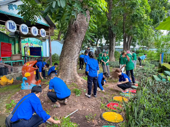 Sinh viên Viện Khoa học Ứng dụng chung tay tạo dựng không gian học tập xanh tại “Ngày Chủ nhật xanh” lần thứ 158 18