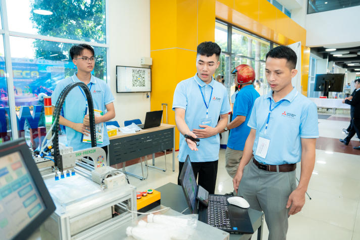 [Video] 10 dấu ấn HUTECH 2025: Khẳng định tầm vóc - Vững bước tương lai 270