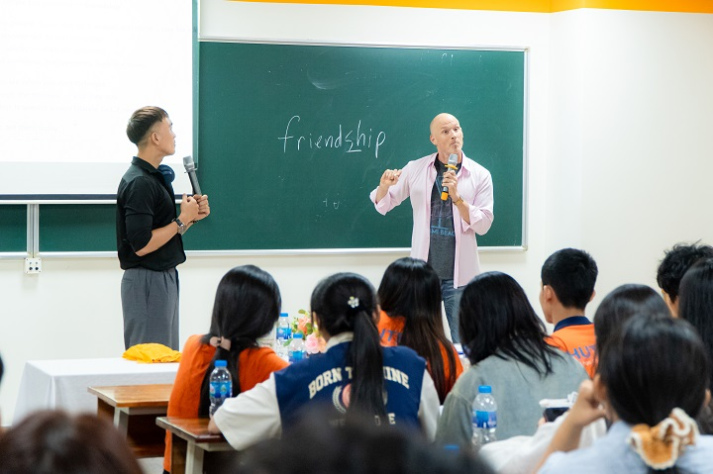 Học ngoại ngữ sáng tạo qua Podcast cùng sinh viên Khoa Tiếng Anh 22