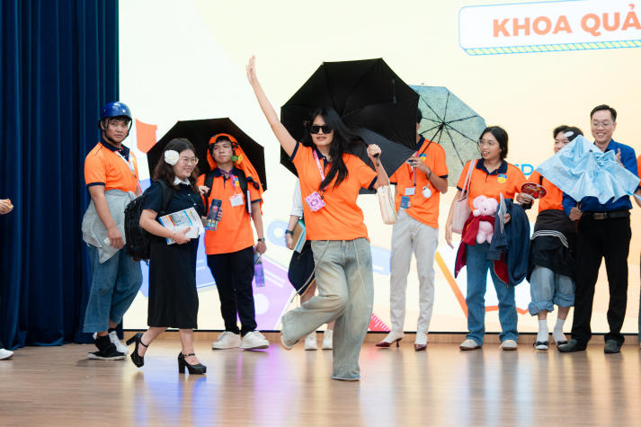 Khoa Quản trị kinh doanh chào đón tân sinh viên khoá 2025: Sẵn sàng hội nhập, vững bước tương lai 160