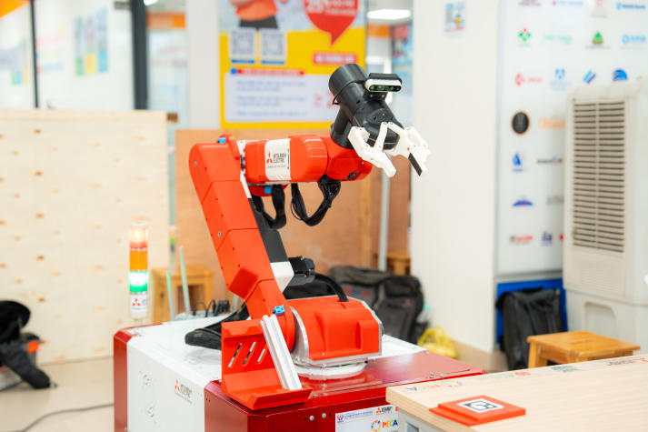 MECA 2025 Finals: HUTECH students conquer technology through practical projects 112