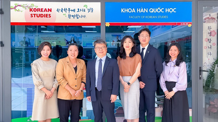 Khoa Hàn Quốc học làm việc với Trường Đại học Myongji (Hàn Quốc), tiến tới tái ký kết MOU 45