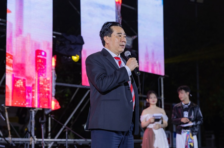 [Video] Airasia - The Next Concert - HUTECH Uni 2026: Đêm nhạc thăng hoa năng lượng tuổi trẻ 42