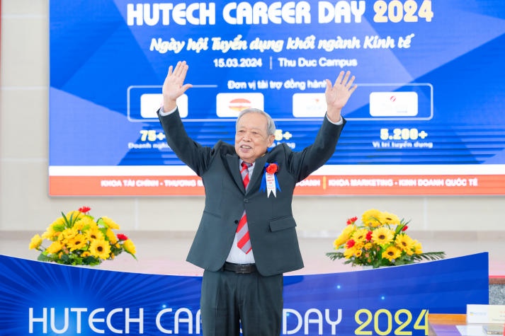 [Video] Hơn 5.200 đầu việc hấp dẫn cho sinh viên tại “HUTECH Career Day 2024” 195
