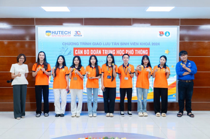 Họp mặt tân binh khóa 2024 là cán bộ Đoàn THPT: sôi nổi sức trẻ - nhiệt huyết bản lĩnh - giàu sức gắn kết 98