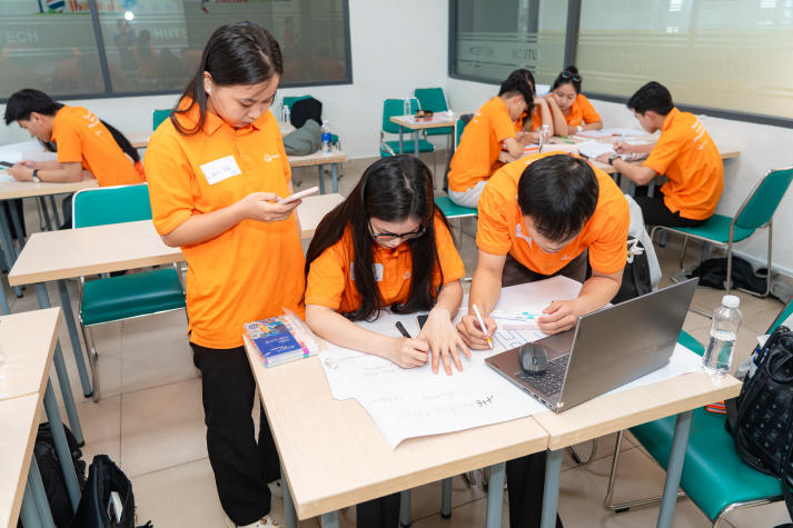 [Video] HUTECH-ers trang bị kiến thức thực chiến về trách nhiệm xã hội của doanh nghiệp 74