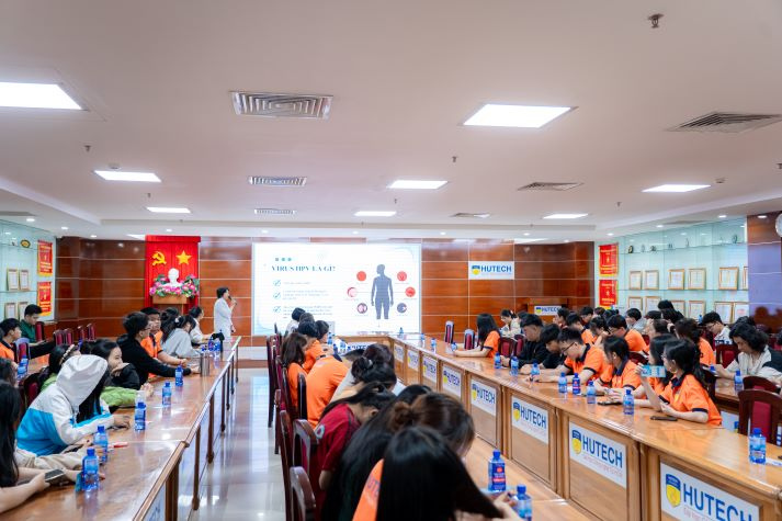 HUTECH-ers trang bị kiến thức sức khoẻ, vững bước tương lai 79