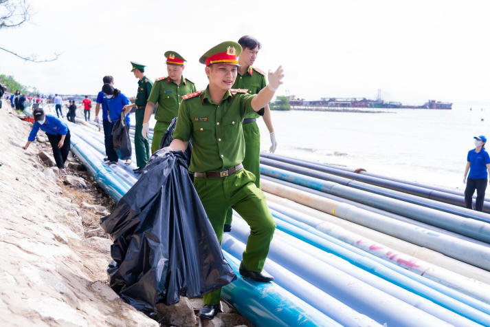 [Ảnh] Chi bộ 17 HUTECH nối dài tinh thần bảo vệ chủ quyền biển đảo tại Đồn Biên phòng Cần Thạnh (Cần Giờ) 49