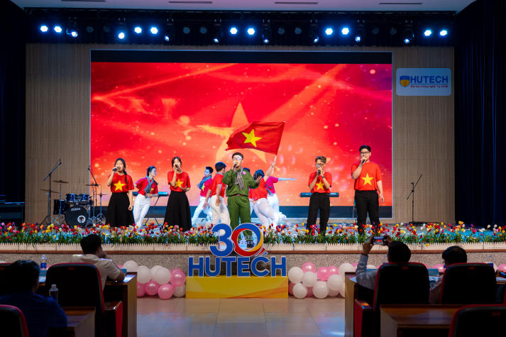 Bùng nổ cảm xúc tại Chung kết Gala Văn nghệ Viện Kỹ thuật 2025 36