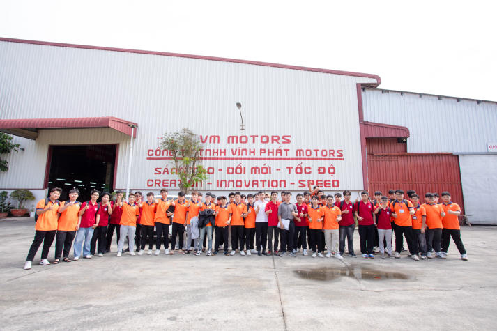 Sinh viên Viện Kỹ thuật tìm hiểu quy trình sản xuất ô tô tại Vĩnh Phát Motor 63