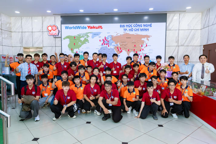 Sinh viên Viện Kỹ thuật tiếp cận quy trình sản xuất và công nghệ vi sinh tại Nhà máy Yakult Việt Nam 8