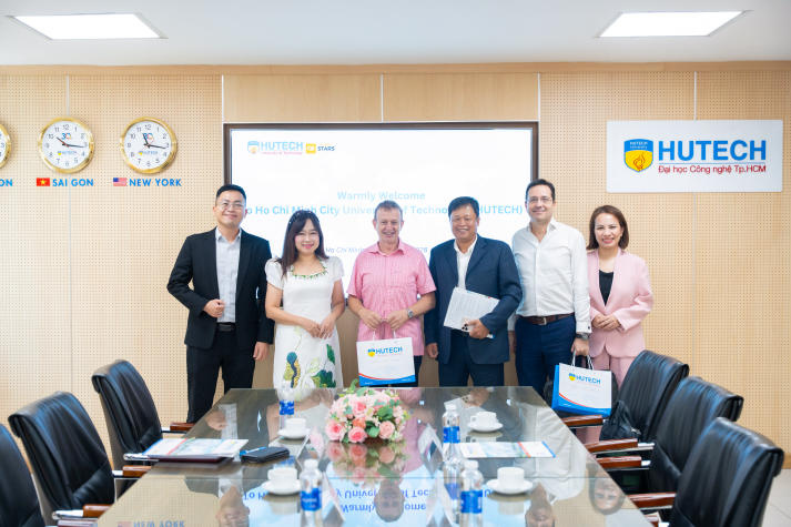 HUTECH works with Honorary Vice Consul of Spain to expand international academic development 60