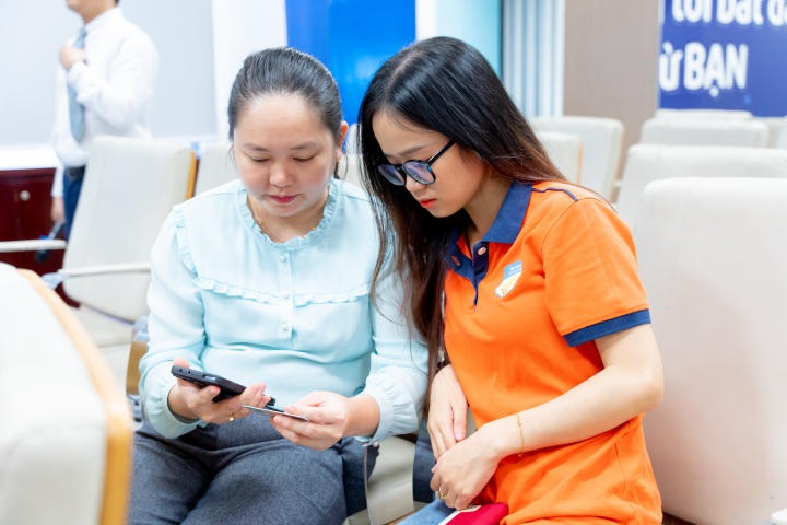 [Video] Sinh viên Khoa Luật HUTECH gặp gỡ chuyên gia, tìm hiểu cơ hội nghề nghiệp tại Ngân hàng Bản Việt 78