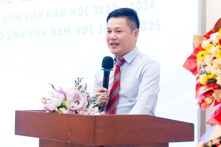 Hơn 400 sinh viên được Khoa Marketing - Kinh doanh quốc tế khen thưởng trong học tập và phong trào năm học 2023-2024 32