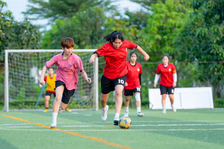[HUTECH GAMES 2025] Vô địch Bóng đá nam, nữ gọi tên Viện Văn hoá - Nghệ thuật - Thể thao và Khoa Quản trị kinh doanh 239