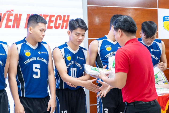 Đội tuyển Bóng chuyền nam, nữ HUTECH đã sẵn sàng chinh phục vòng Chung kết Giải Bóng chuyền Sinh viên toàn quốc 2023 97
