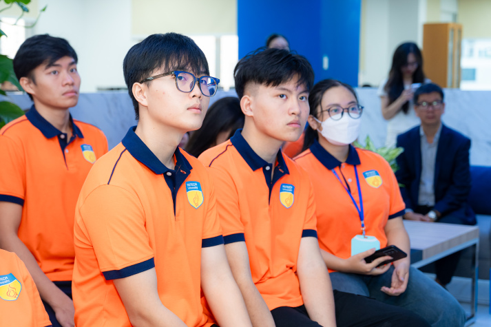 Theo dòng vốn thị trường, sinh viên Tài chính - Thương mại khám phá nghề chứng khoán tại Yuanta Việt Nam 43