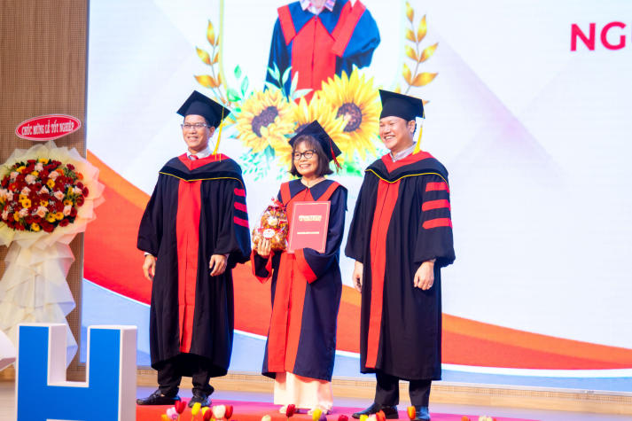 Các tân khoa HUTECH và hành trình học tập không ngừng nghỉ 93