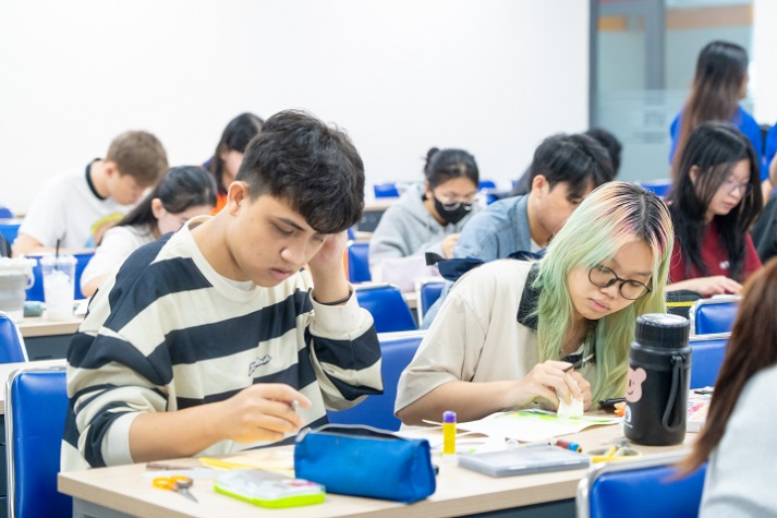 [Ảnh] Sáng tạo và tri ân: Cuộc thi thiết kế thiệp 20/11 của Khoa Kiến trúc - Mỹ thuật HUTECH 26