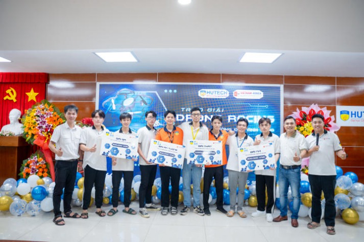 Sinh viên VKIT tranh tài điều khiển Drone tại cuộc thi Drone Racing "Đường đua ánh sáng" 130